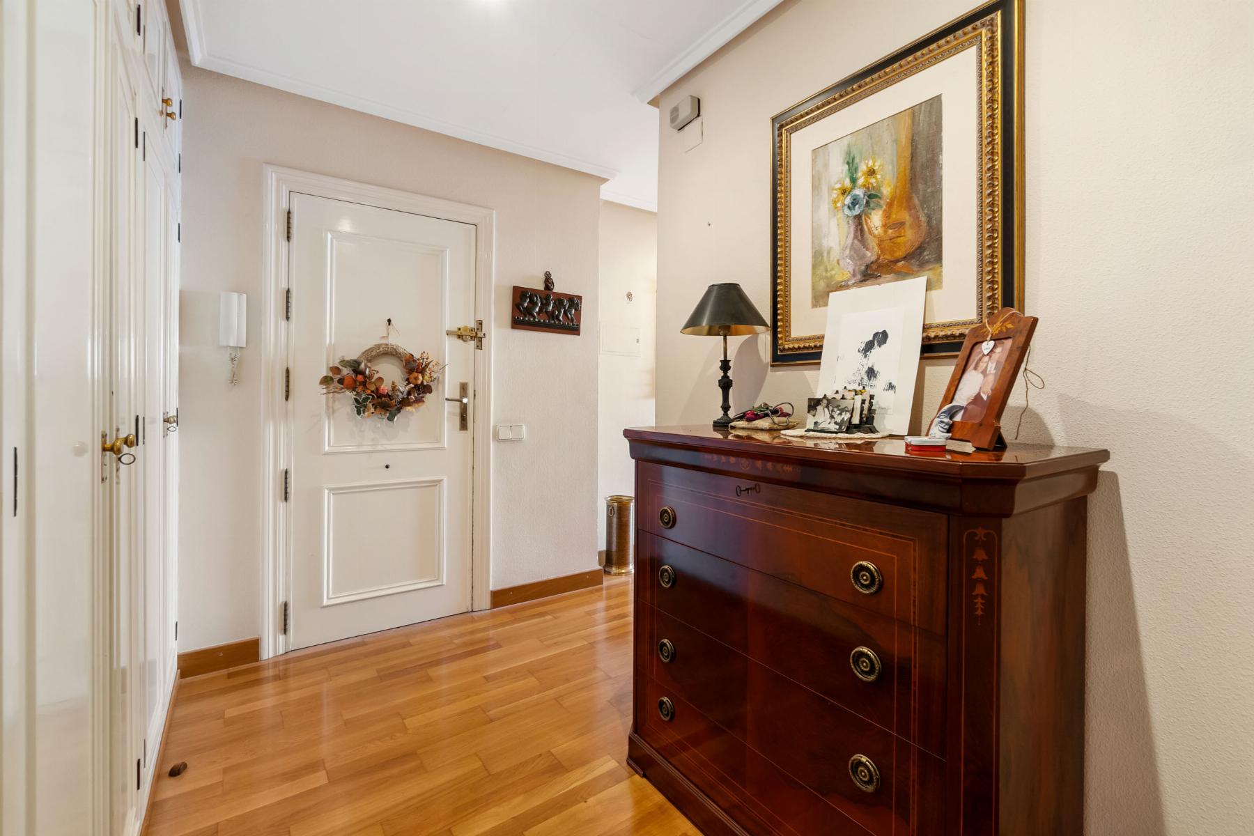 Bedroom in apartment for sale in Torrevieja