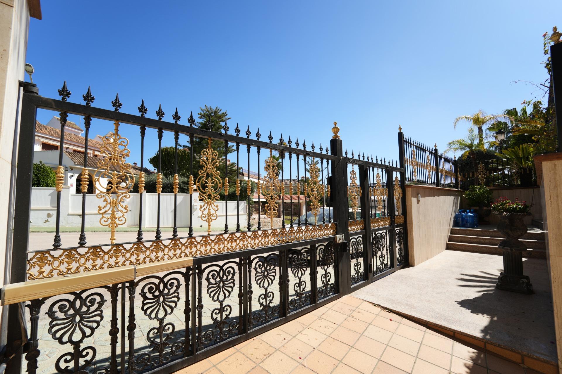 Terrace in villa for sale in Orihuela Costa
