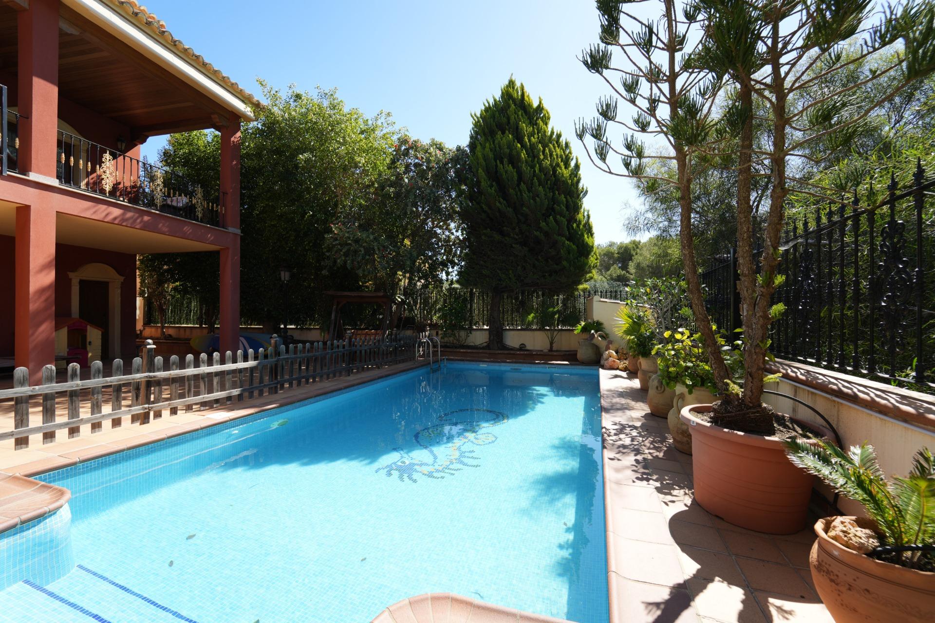 Master bedroom in villa for sale in Orihuela Costa