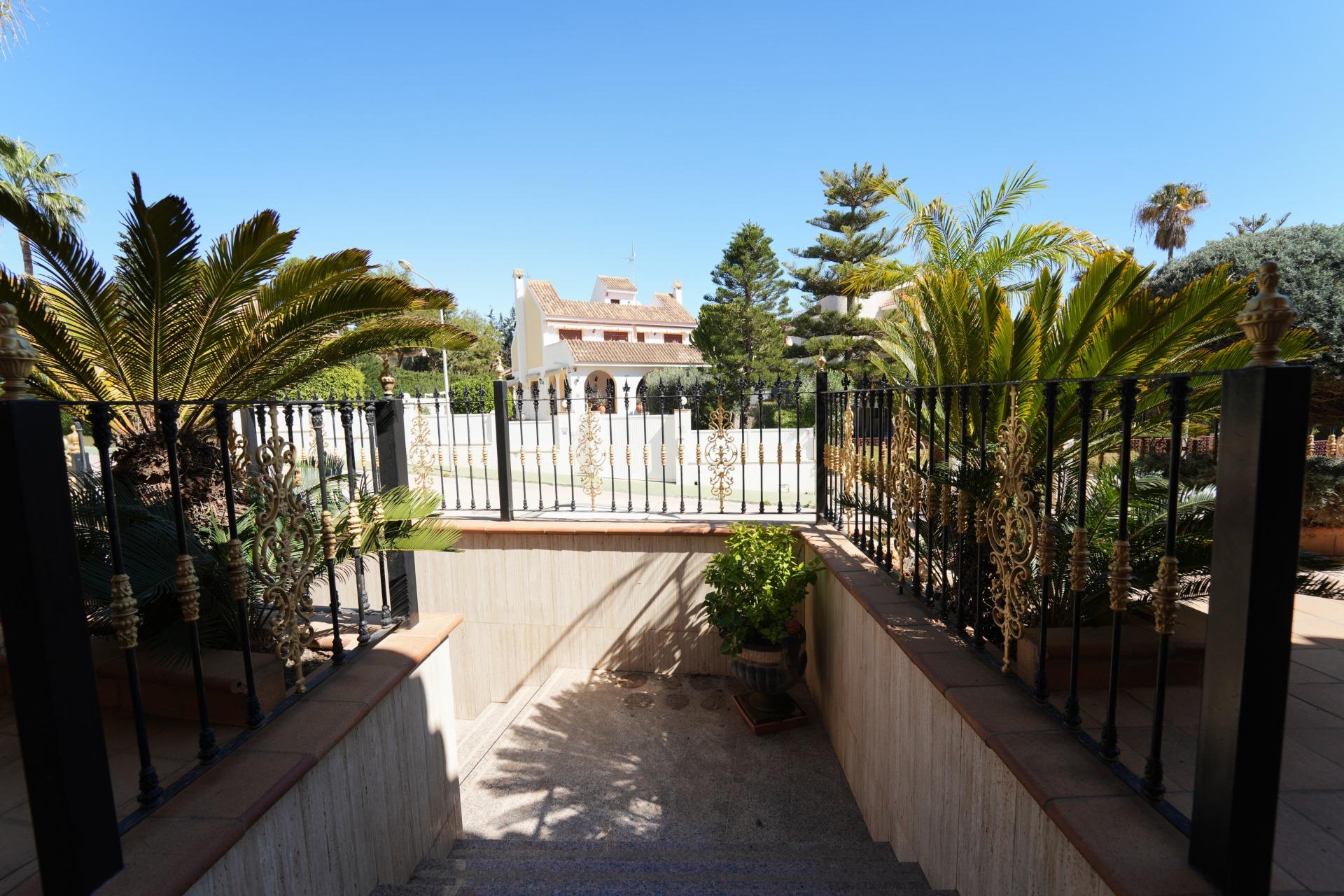Terrace in villa for sale in Orihuela Costa