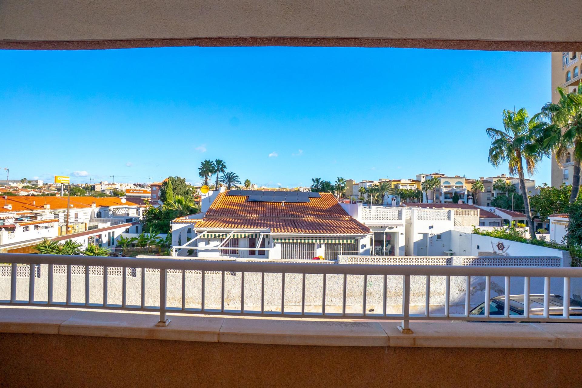 Bedroom in apartment for sale in Torrevieja