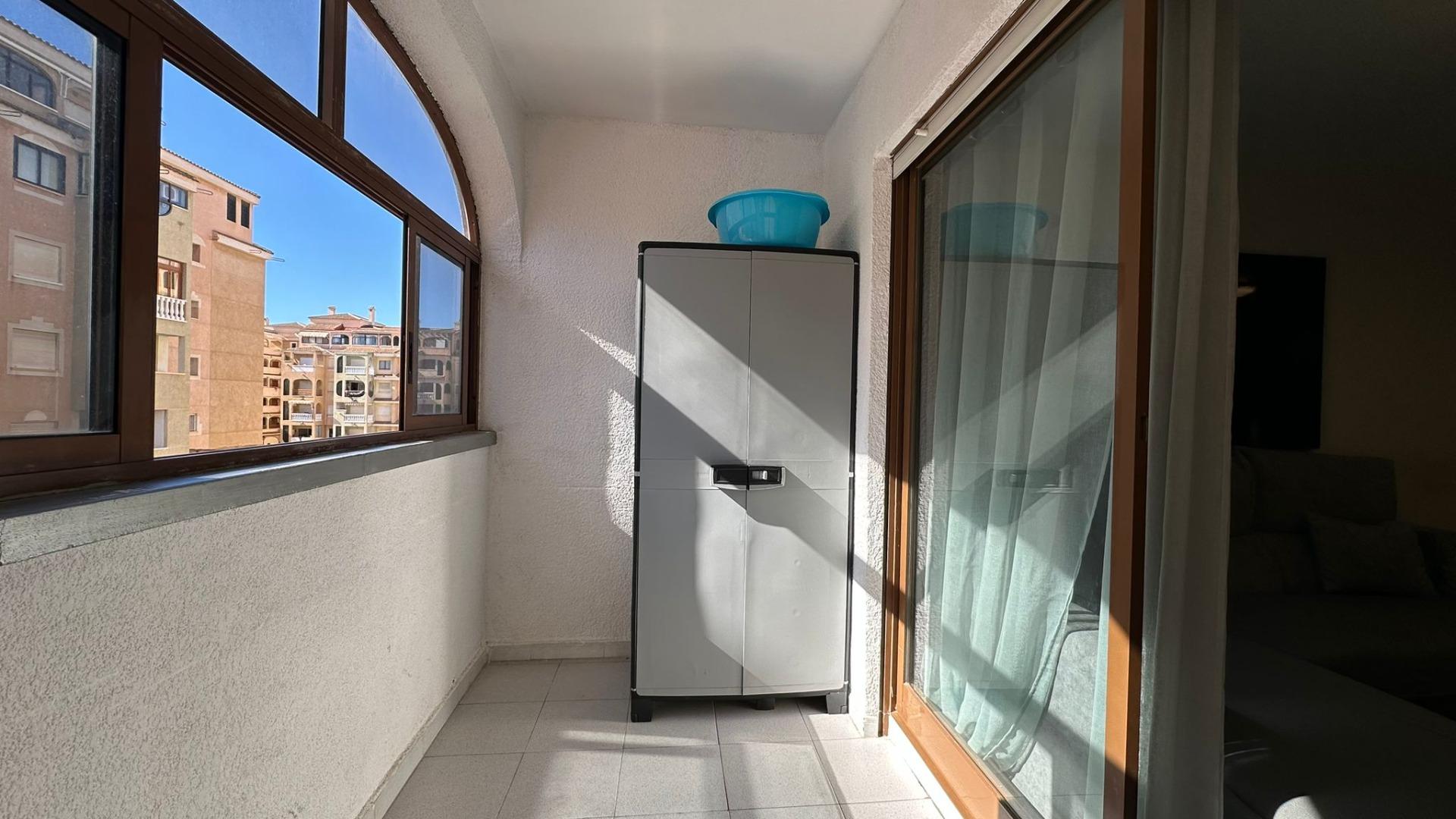 Bedroom in apartment for sale in Torrevieja