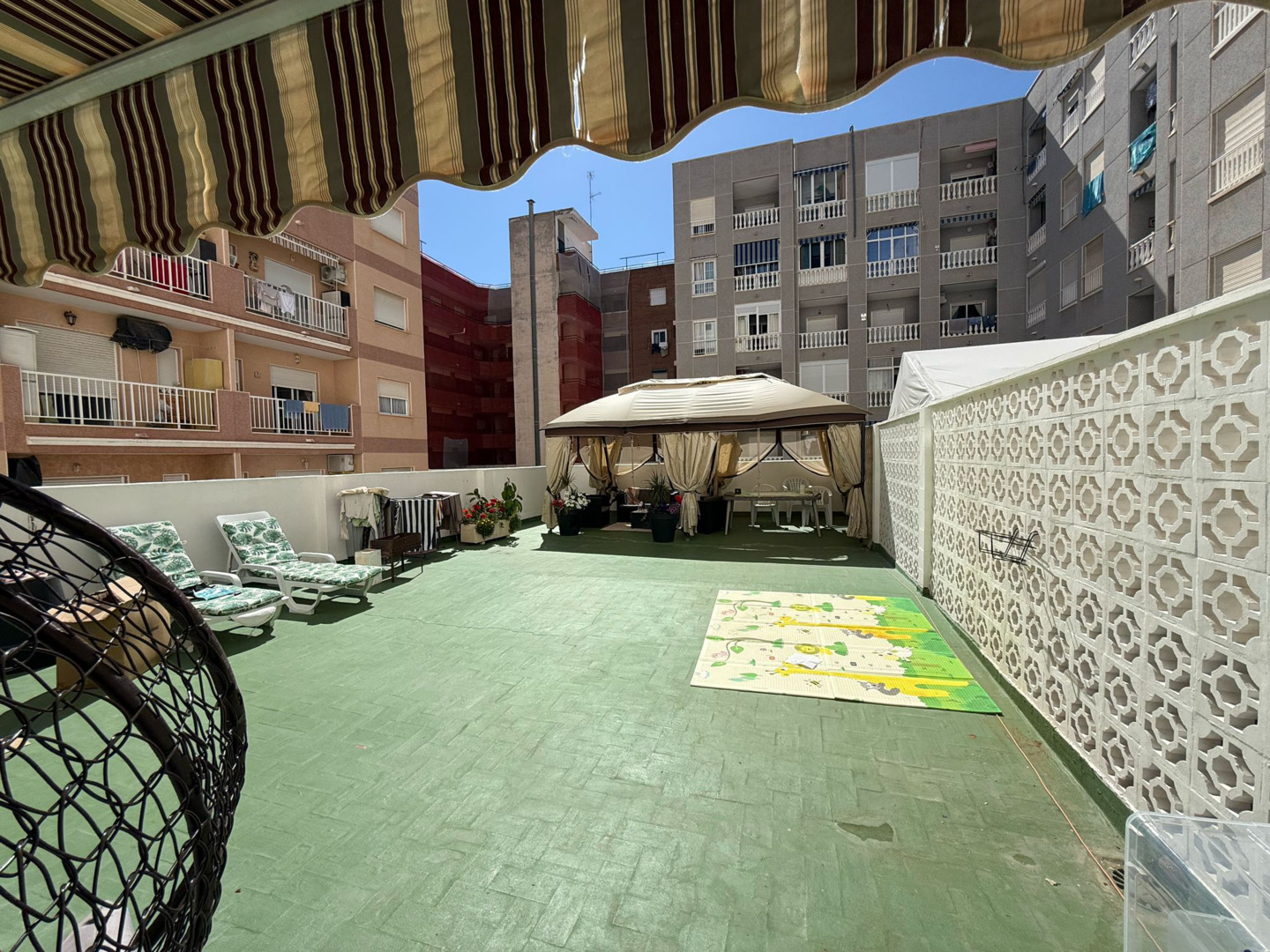 Terrace in apartment for sale in Torrevieja