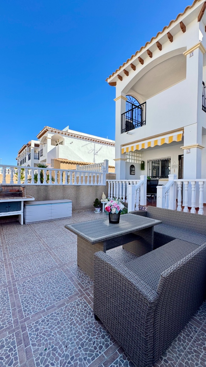 Garden in apartment for sale in Orihuela Costa