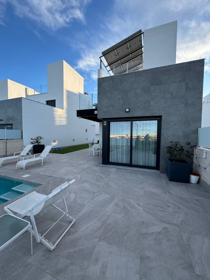 Terrace in villa for sale in Torrevieja
