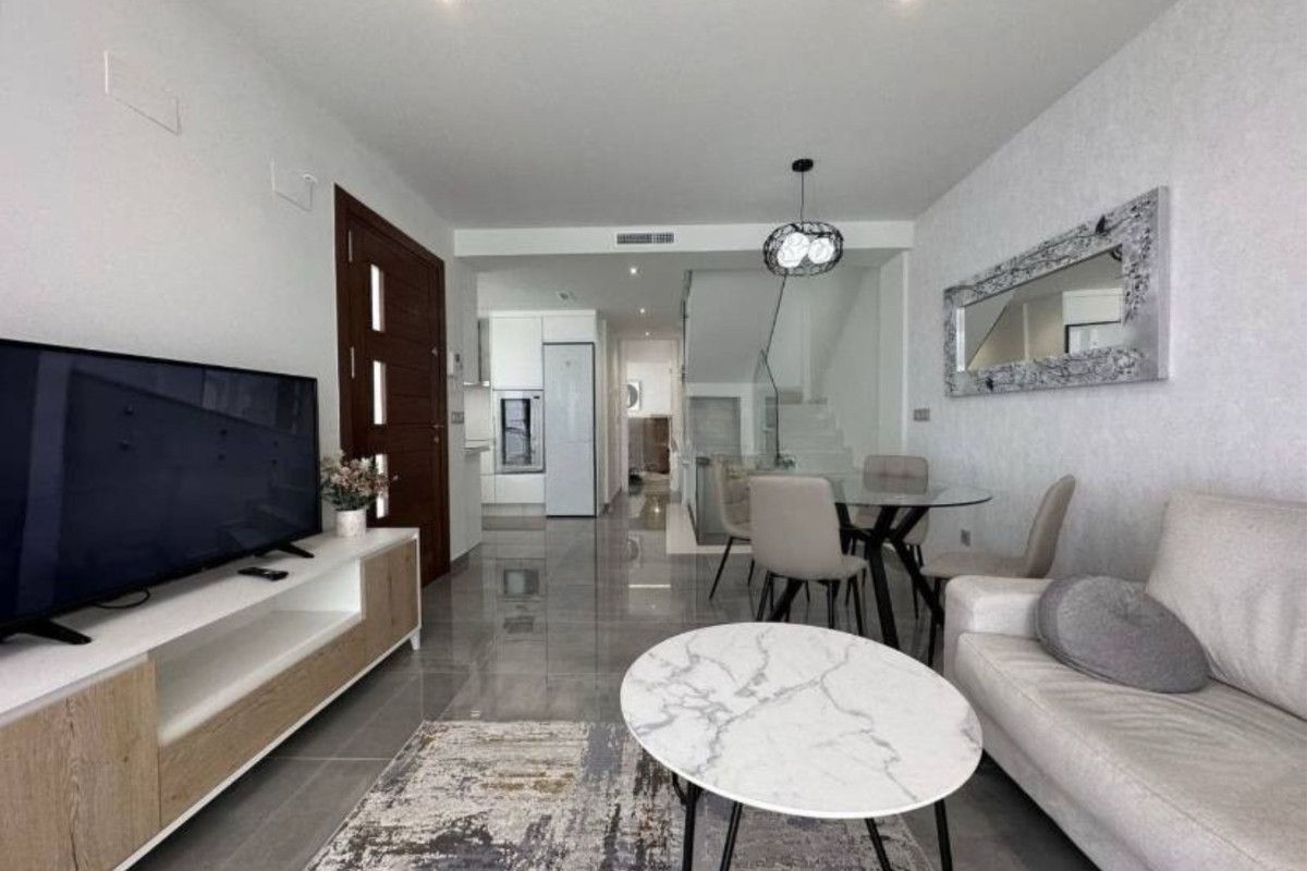 We present a three-storey villa in Los Altos