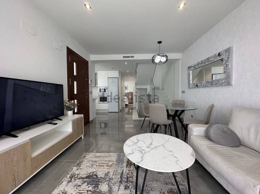 We present a three-storey villa in Los Altos