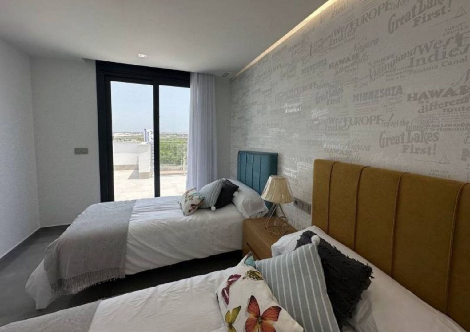 Bedroom in villa for sale in Torrevieja