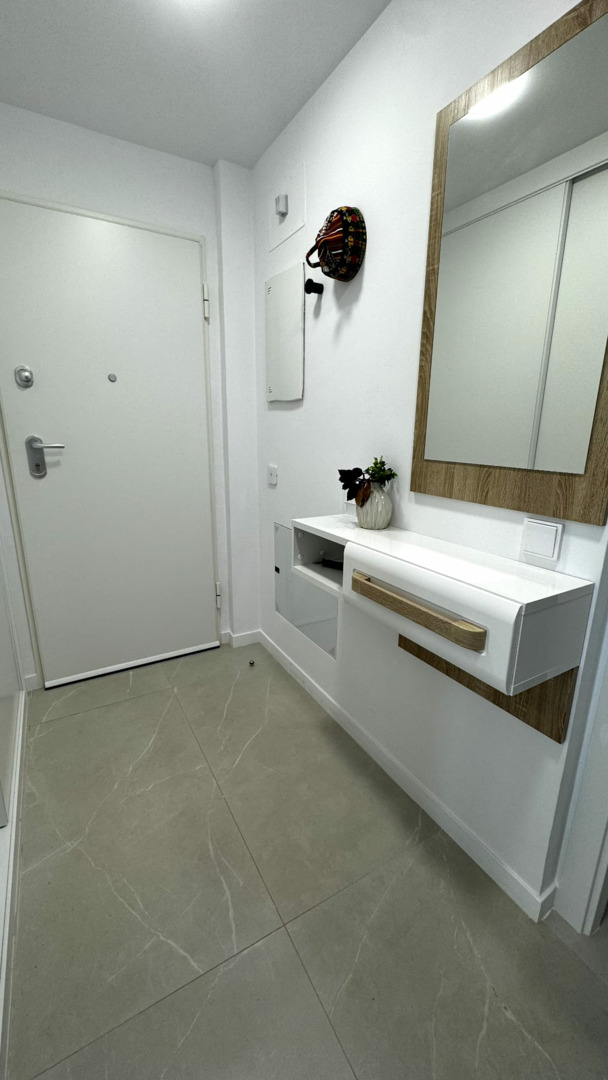 Bedroom in apartment for sale in Benidorm
