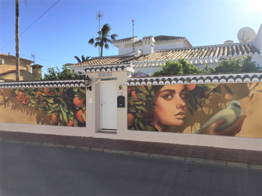 We offer you a large house near the salt lake Laguna Rosa