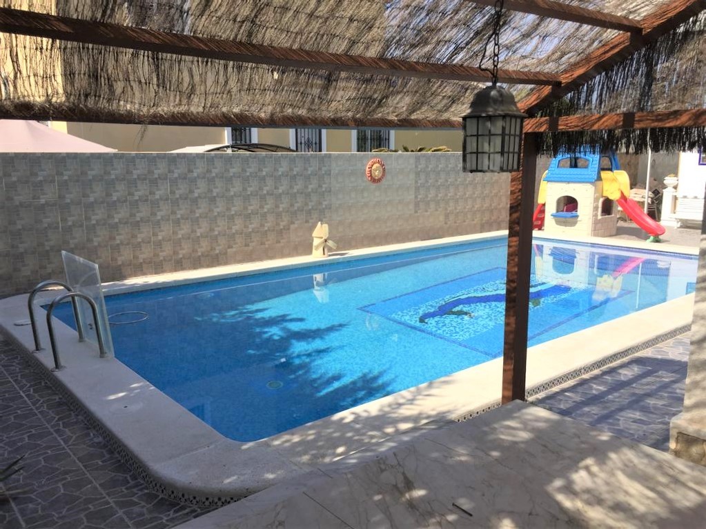 We offer you a large house near the salt lake Laguna Rosa