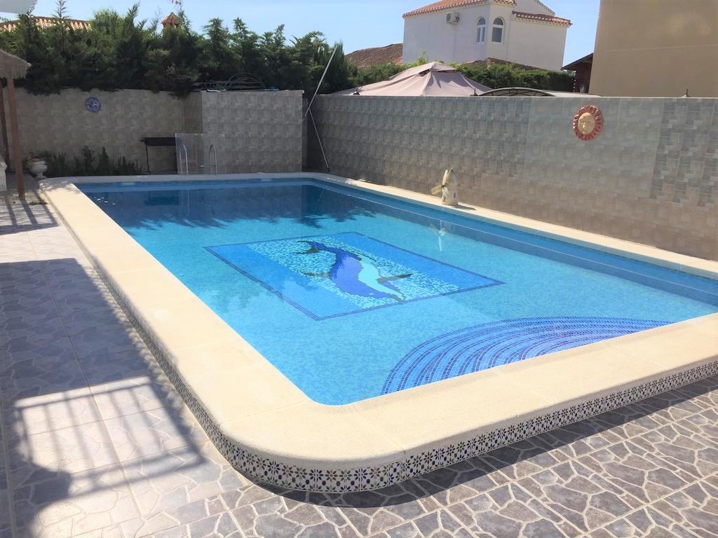 We offer you a large house near the salt lake Laguna Rosa