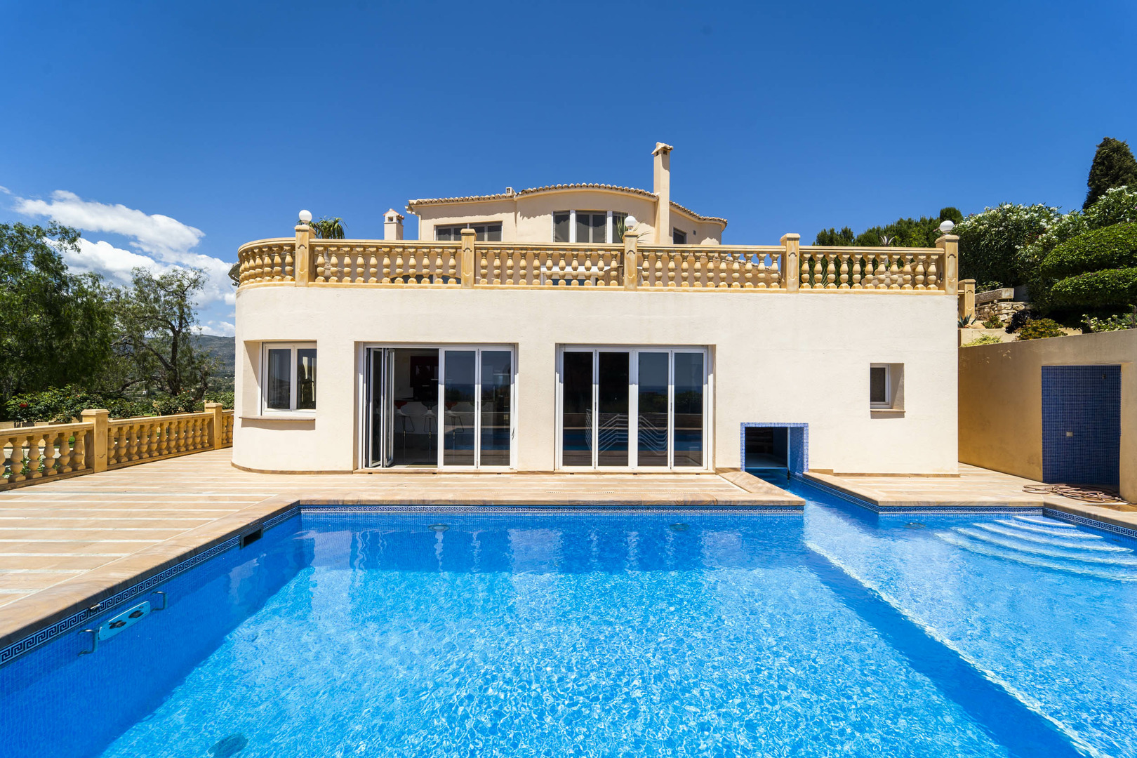 Dining area in villa for sale in Calpe