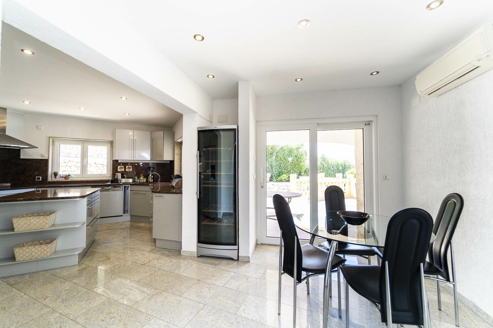 Dining area in villa for sale in Calpe