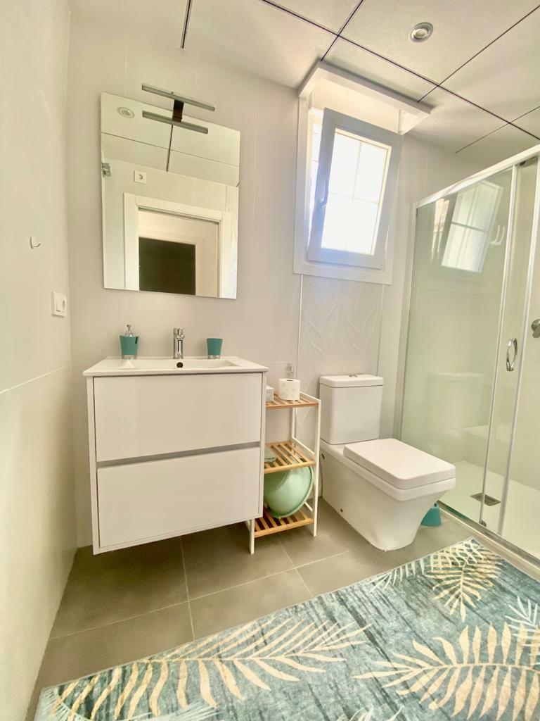 Bathroom in villa for sale in Polop