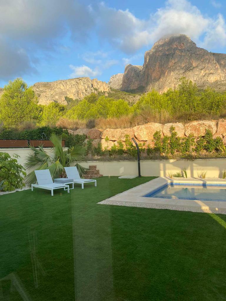 Garden in villa for sale in Polop