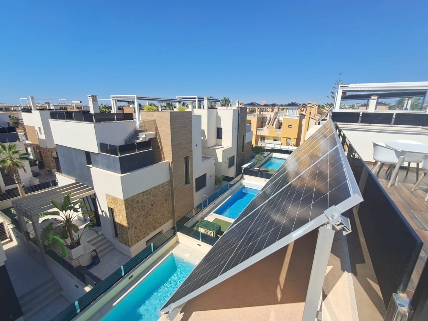 Garden in villa for sale in Orihuela Costa