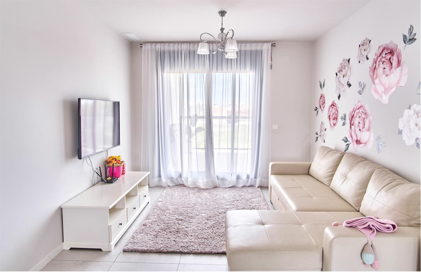 Living room in apartment for sale in Mil Palmeras