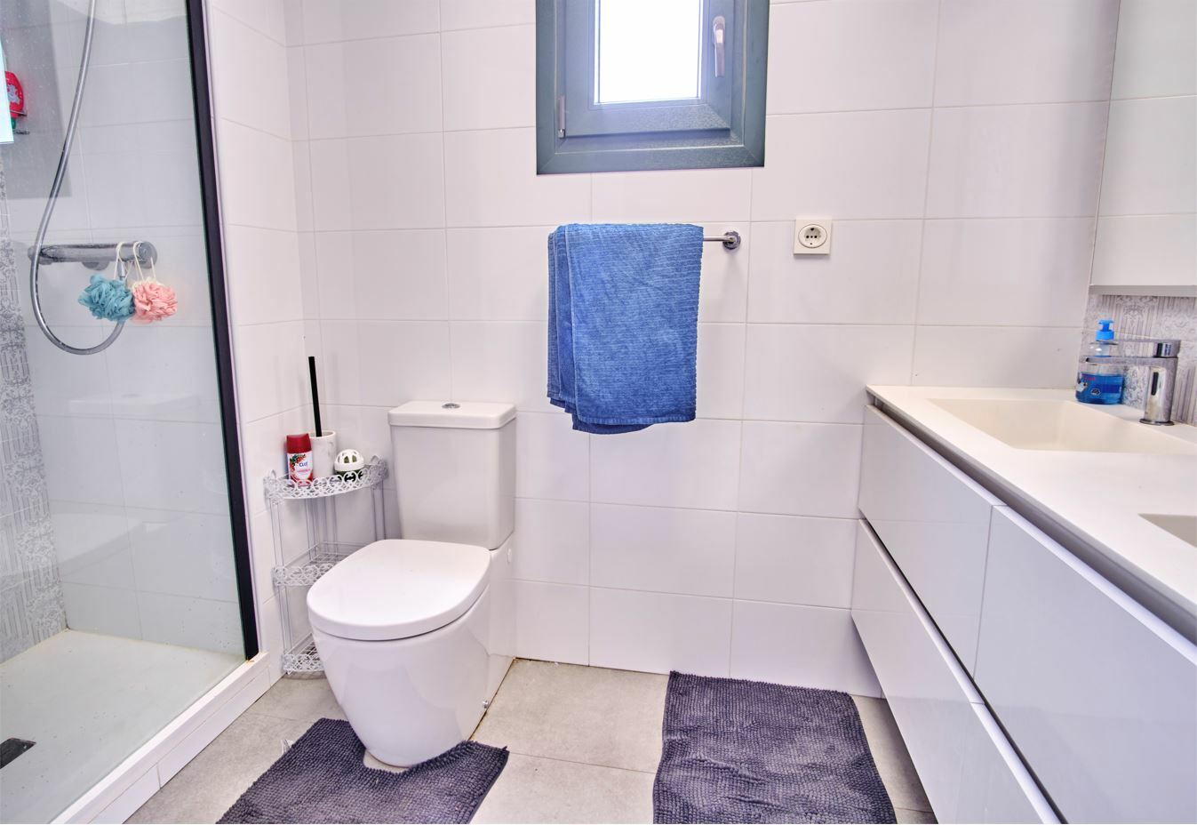 Bathroom in apartment for sale in Mil Palmeras