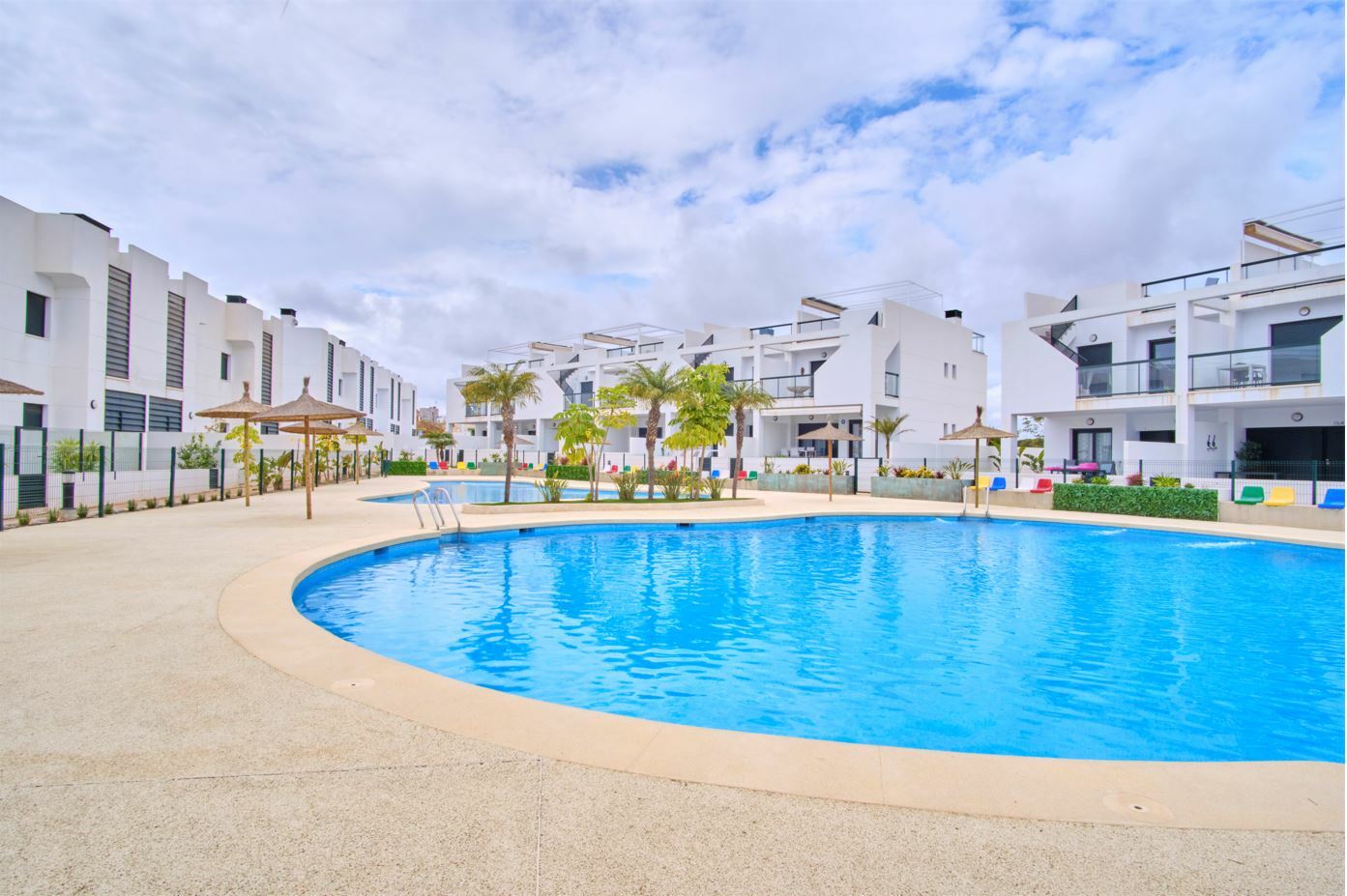 Bedroom in apartment for sale in Mil Palmeras