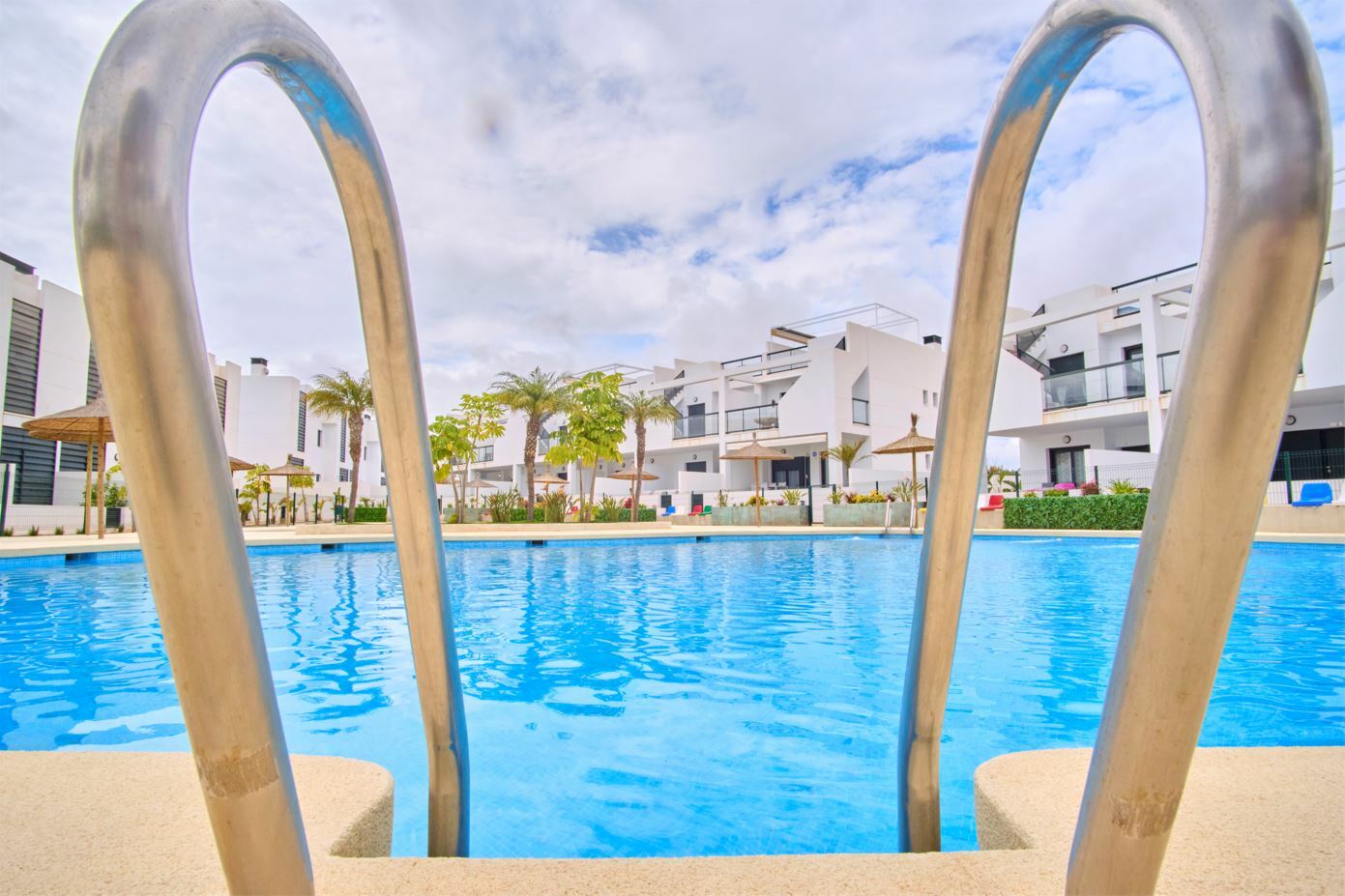 Living room in apartment for sale in Mil Palmeras