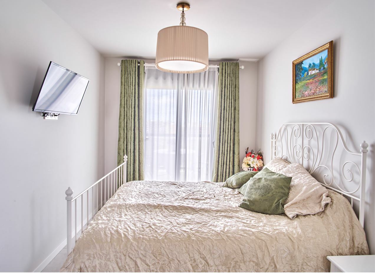 Bedroom in apartment for sale in Mil Palmeras
