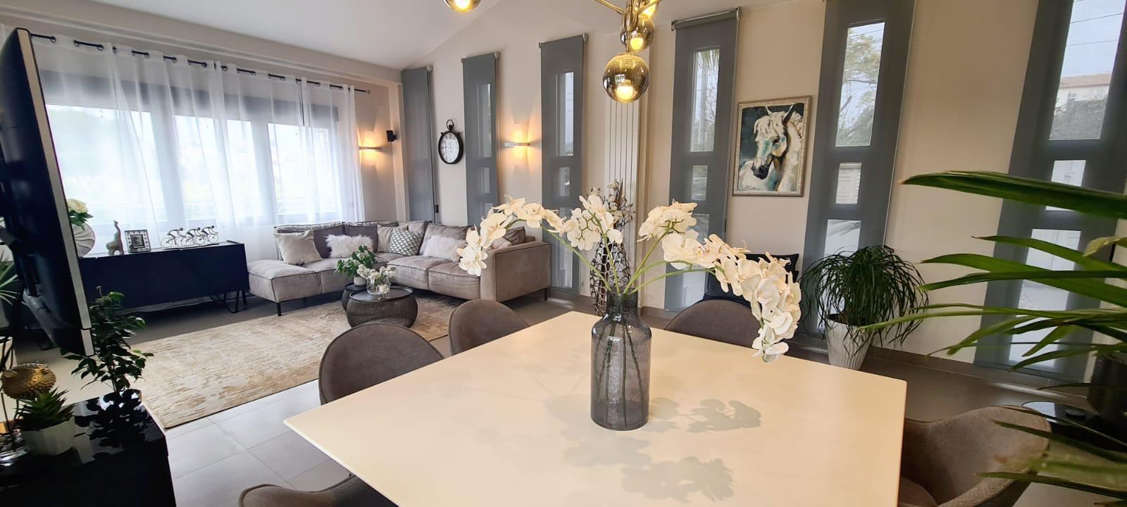 Presenting a stunning villa just 700 meters from the sea in Calpe, a popular tourist destination on