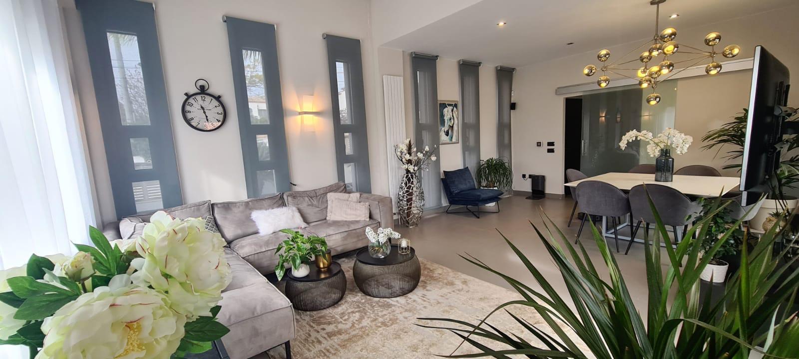 Dining area in villa for sale in Calpe