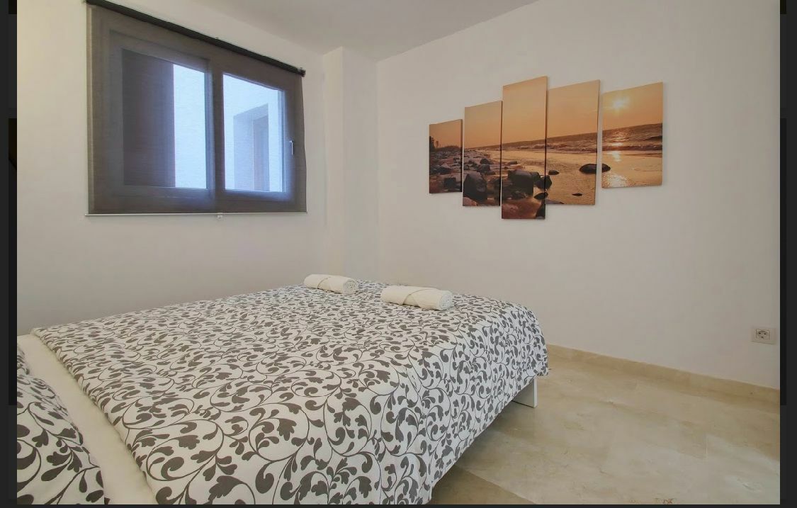 Master bedroom in apartment for sale in Torrevieja