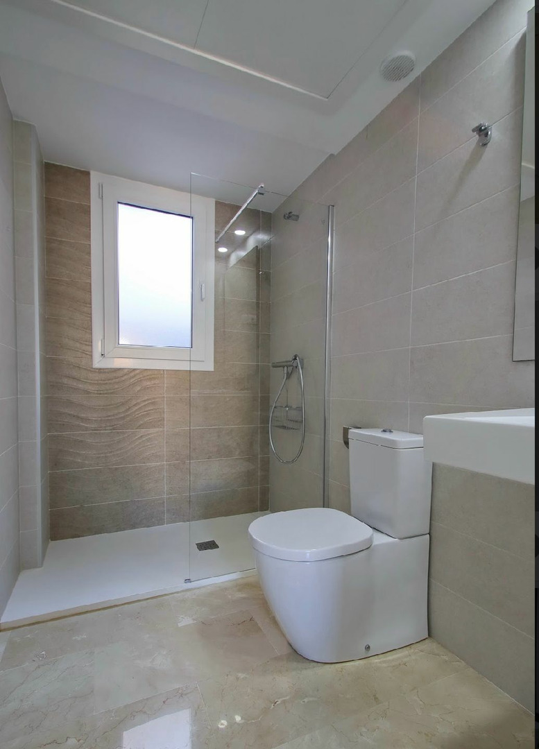 Bedroom in apartment for sale in Torrevieja