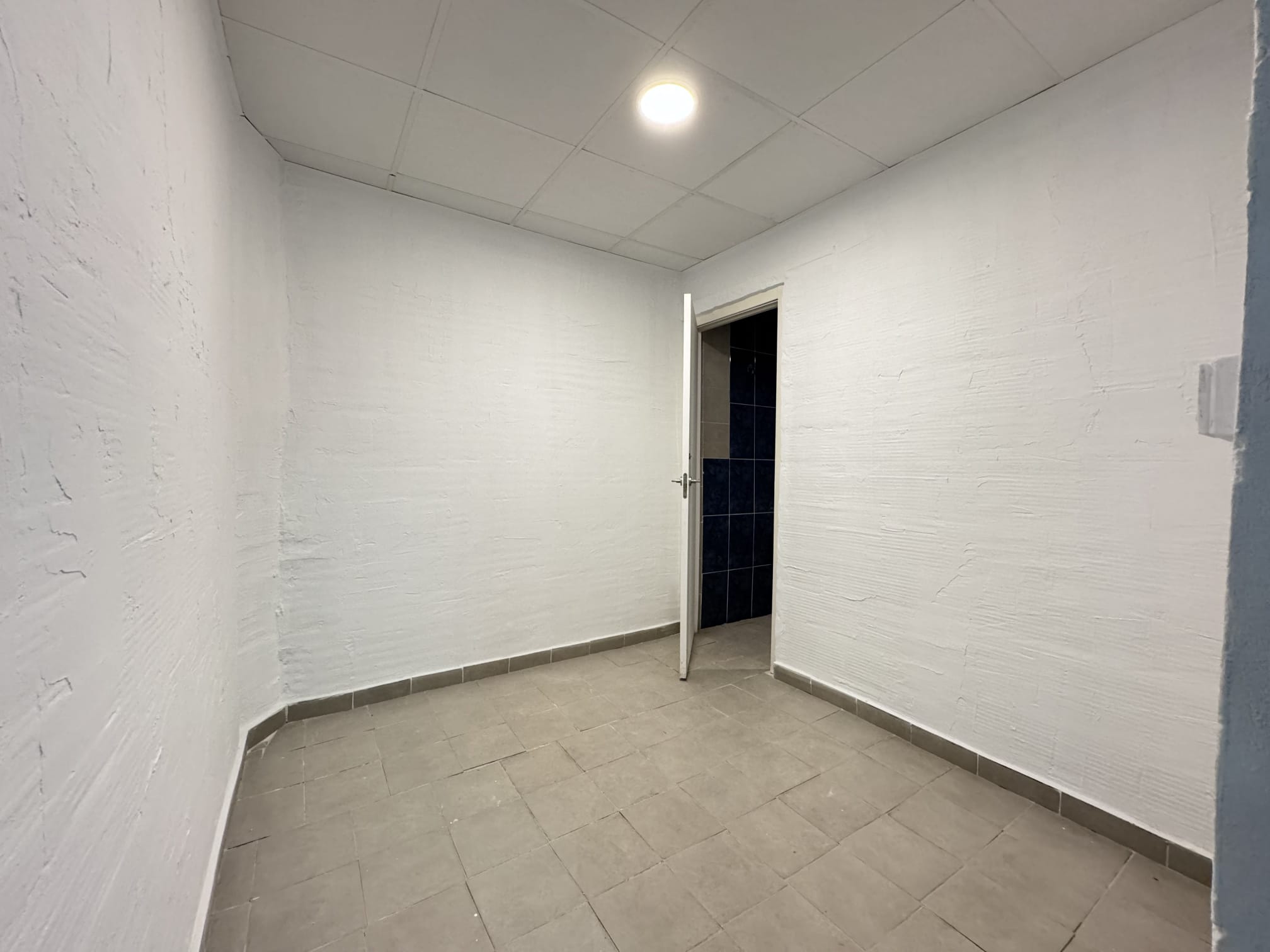 Bedroom in commercial for sale in Torrevieja