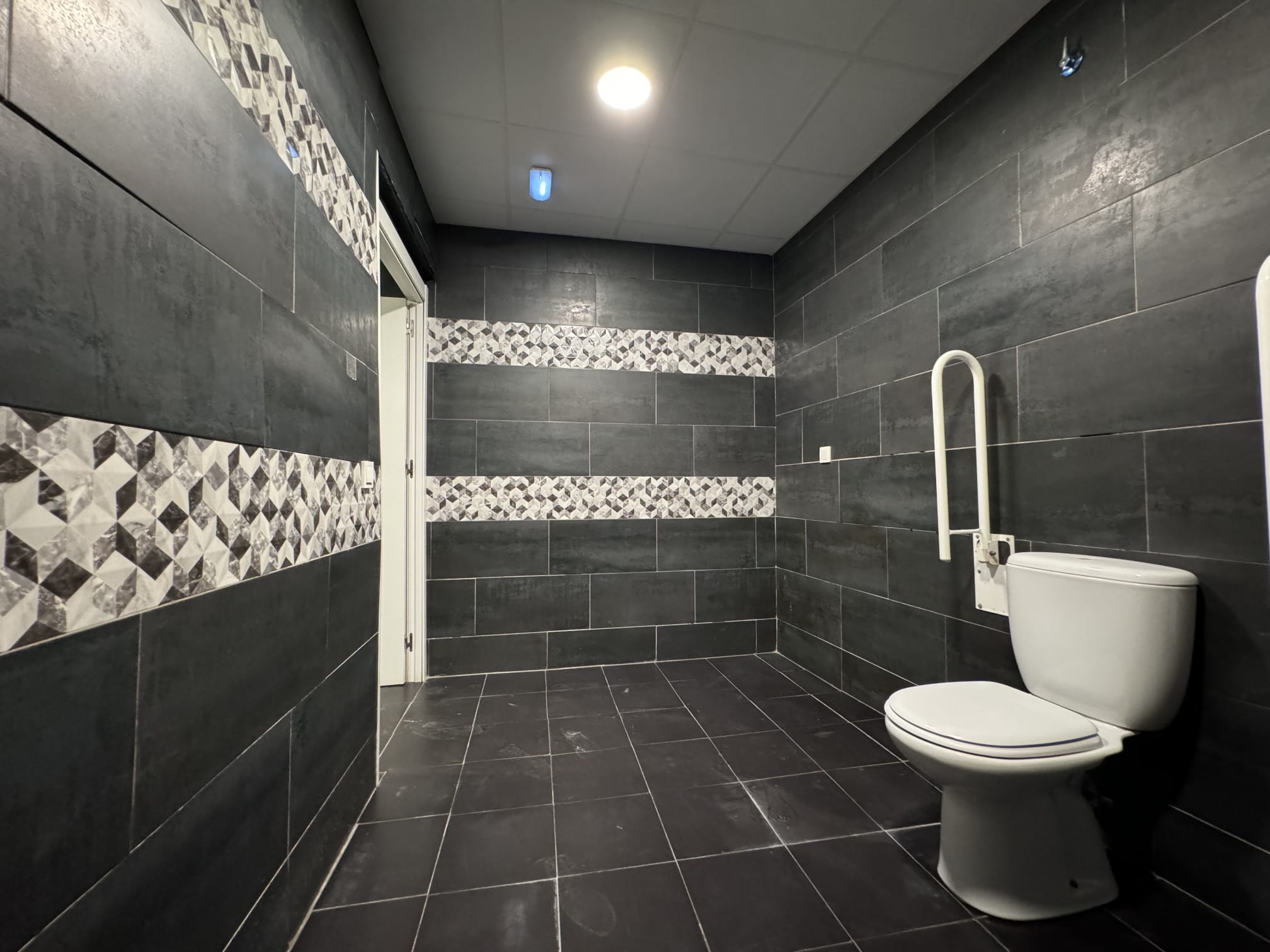 Master bedroom in commercial for sale in Torrevieja