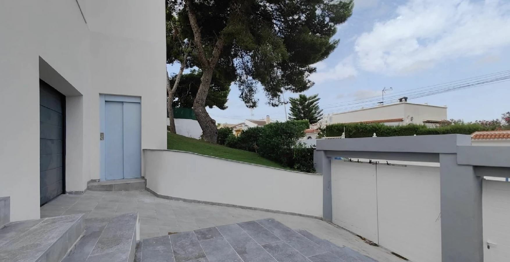Exterior view in villa for sale in Torrevieja
