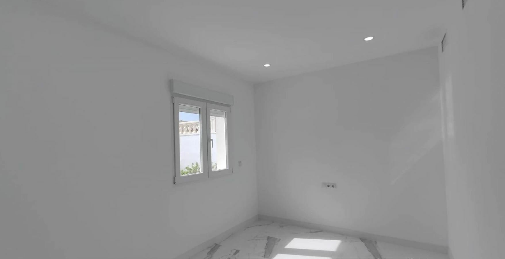 Bedroom in villa for sale in Torrevieja
