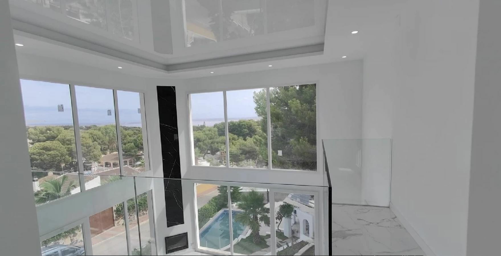 Kitchen in villa for sale in Torrevieja