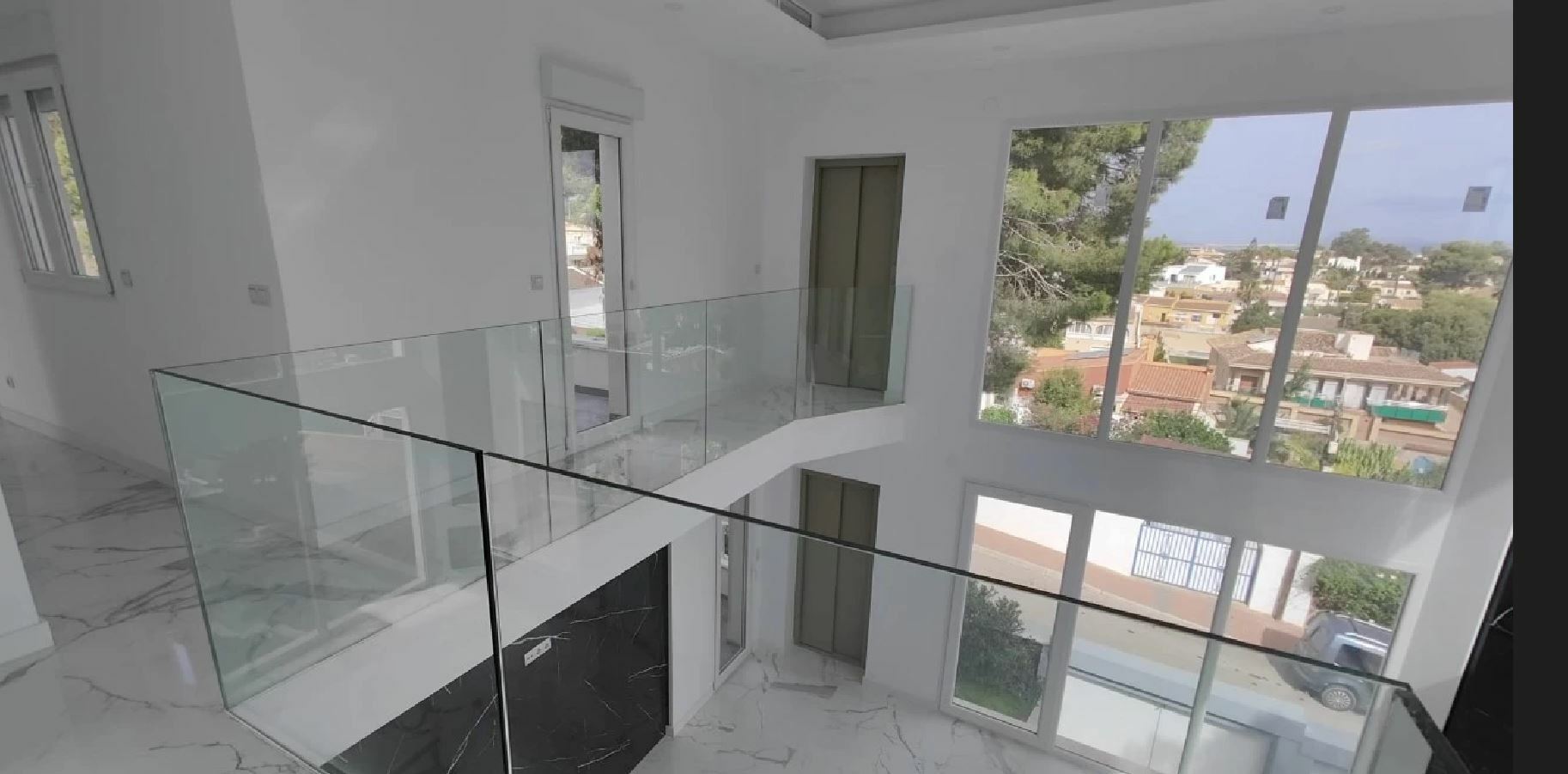Master bedroom in villa for sale in Torrevieja