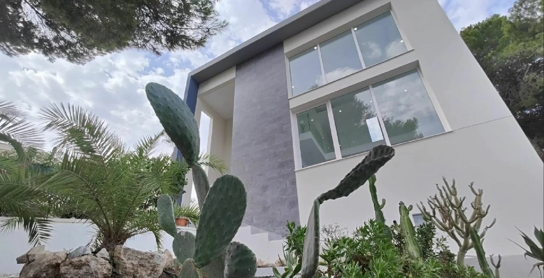 Bathroom in villa for sale in Torrevieja