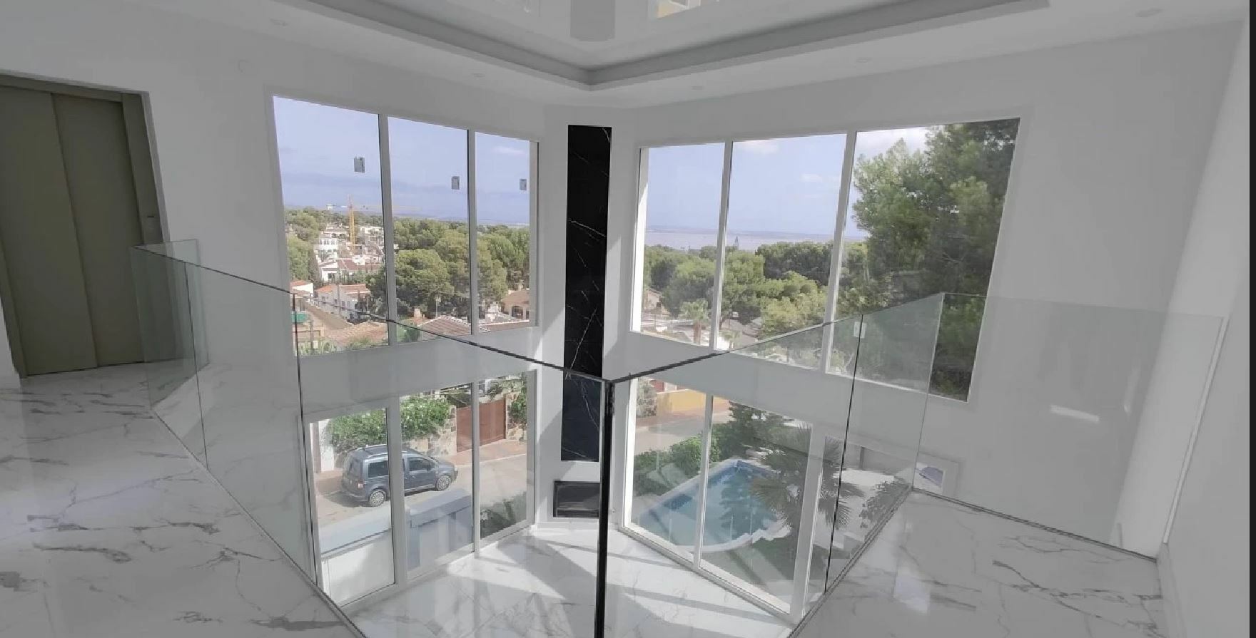 Terrace in villa for sale in Torrevieja