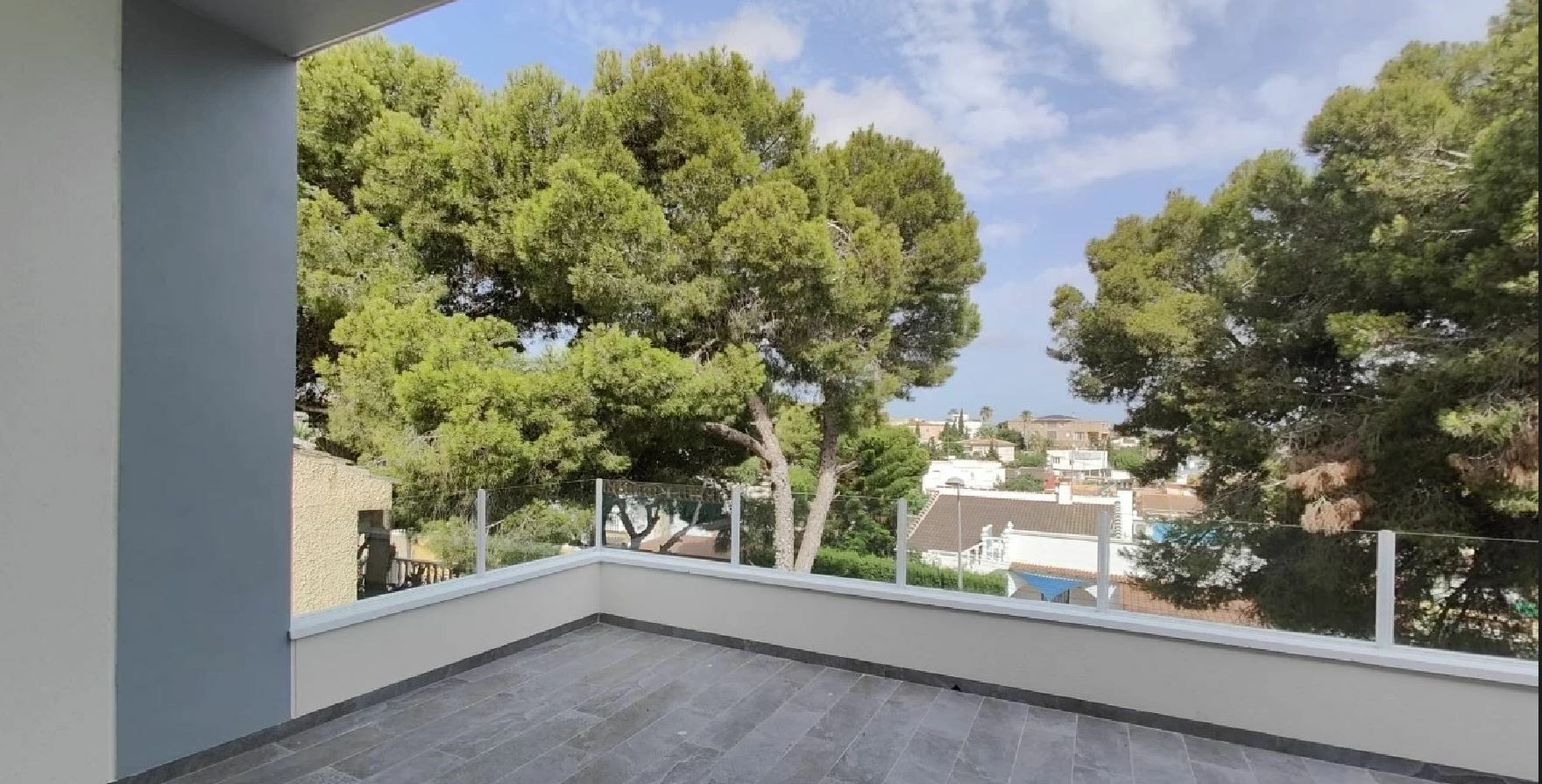 Bedroom in villa for sale in Torrevieja
