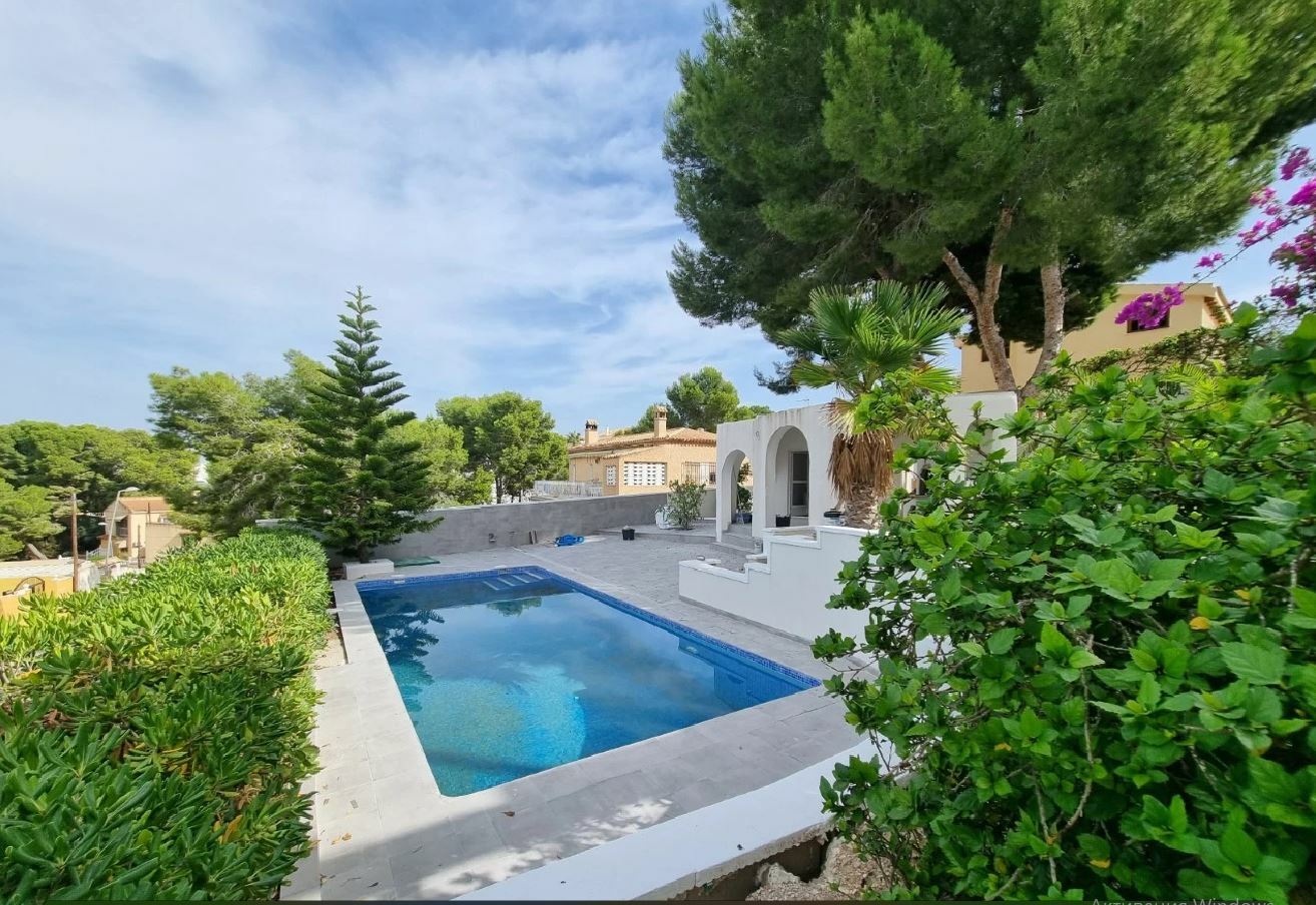 Terrace in villa for sale in Torrevieja