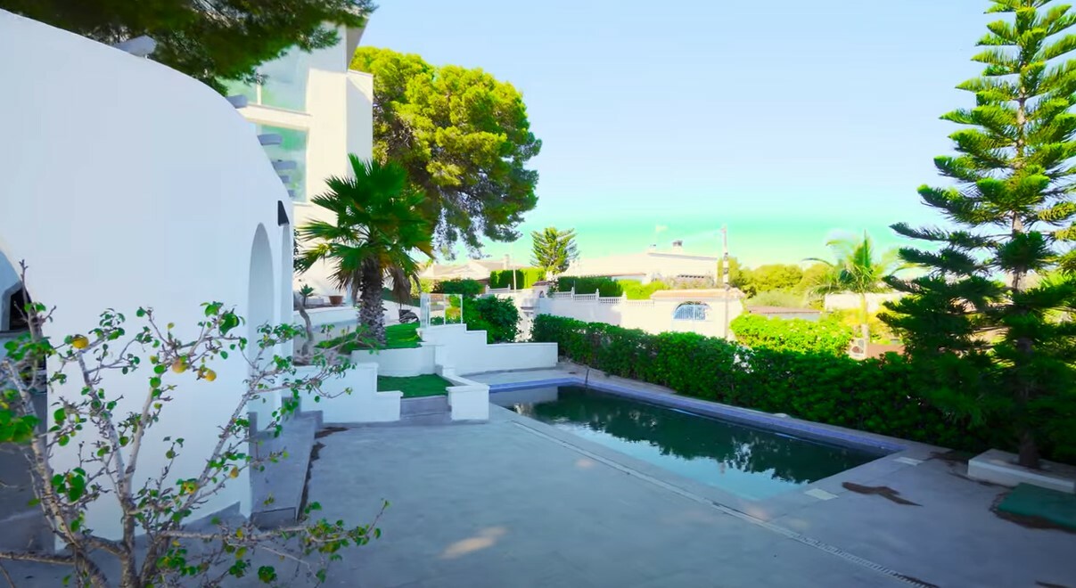 Dining area in villa for sale in Torrevieja