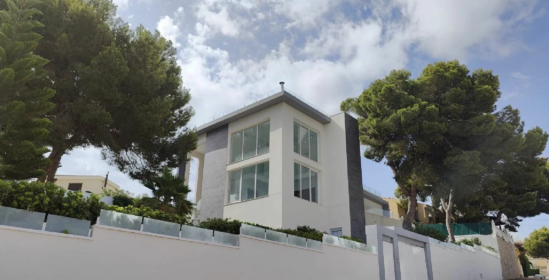 Bedroom in villa for sale in Torrevieja