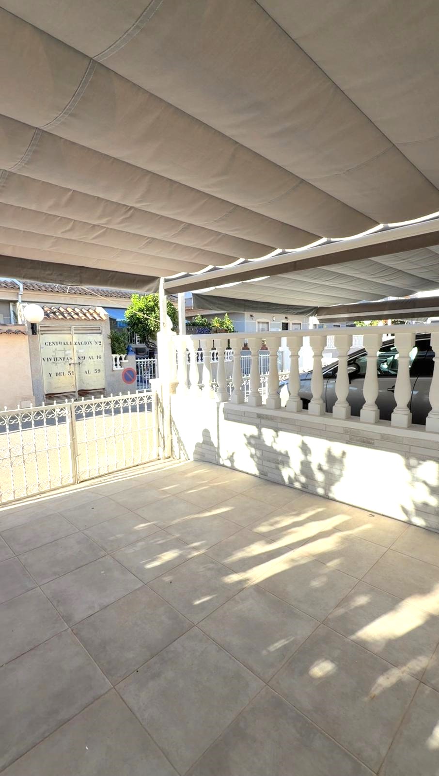 Two-bedroom townhouse with 2 bathrooms, plus an additional room that can be used at your discretion