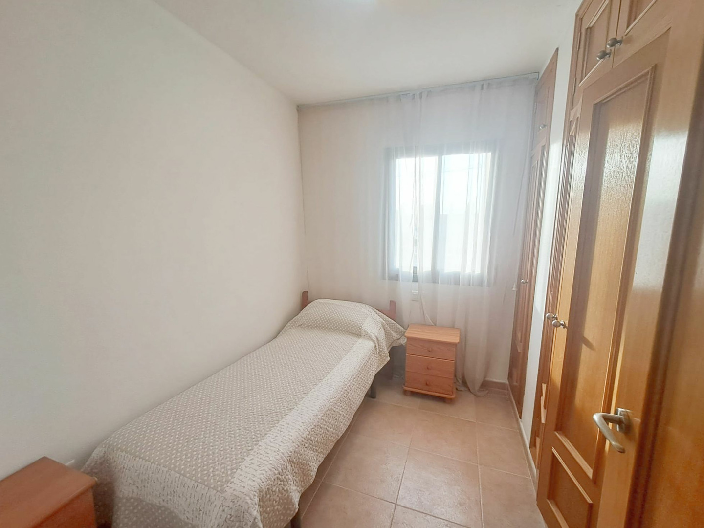 Master bedroom in apartment for sale in Guardamar del Segura
