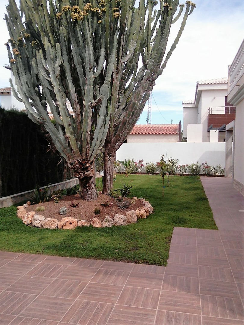 Terrace in villa for sale in Cabo Roig