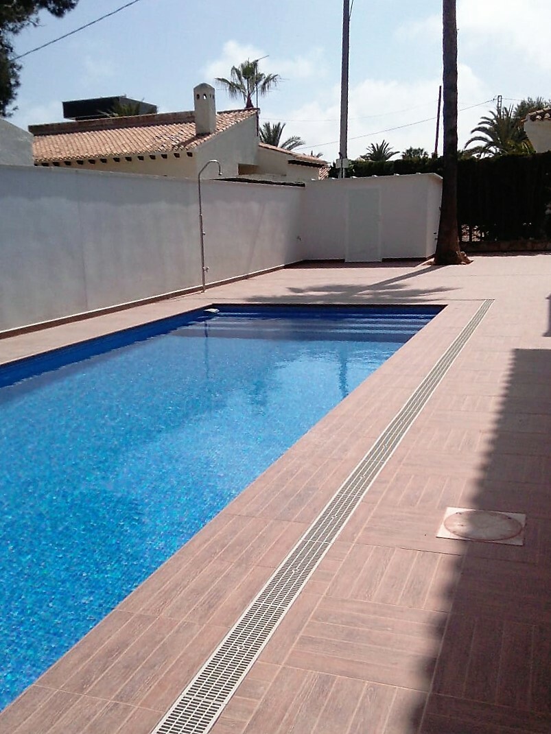 Garden in villa for sale in Cabo Roig
