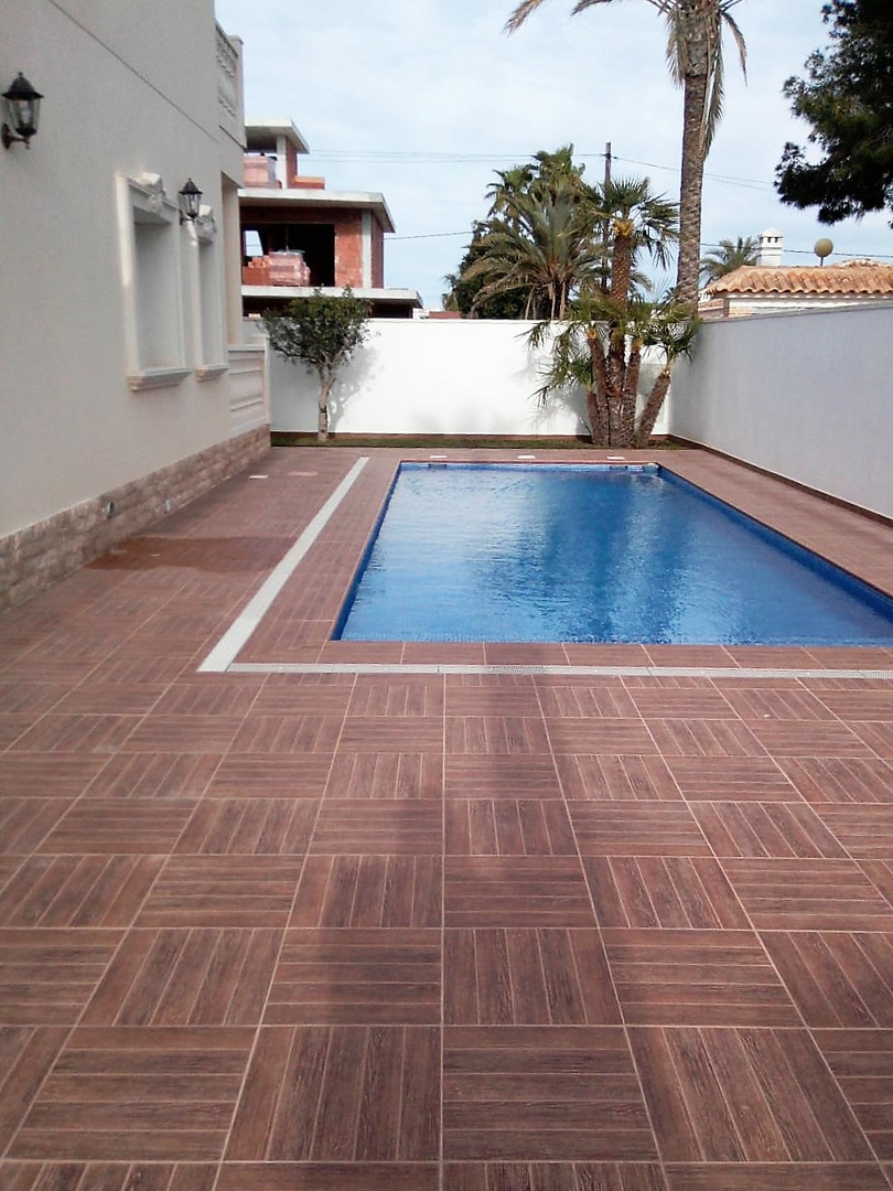 Dining area in villa for sale in Cabo Roig