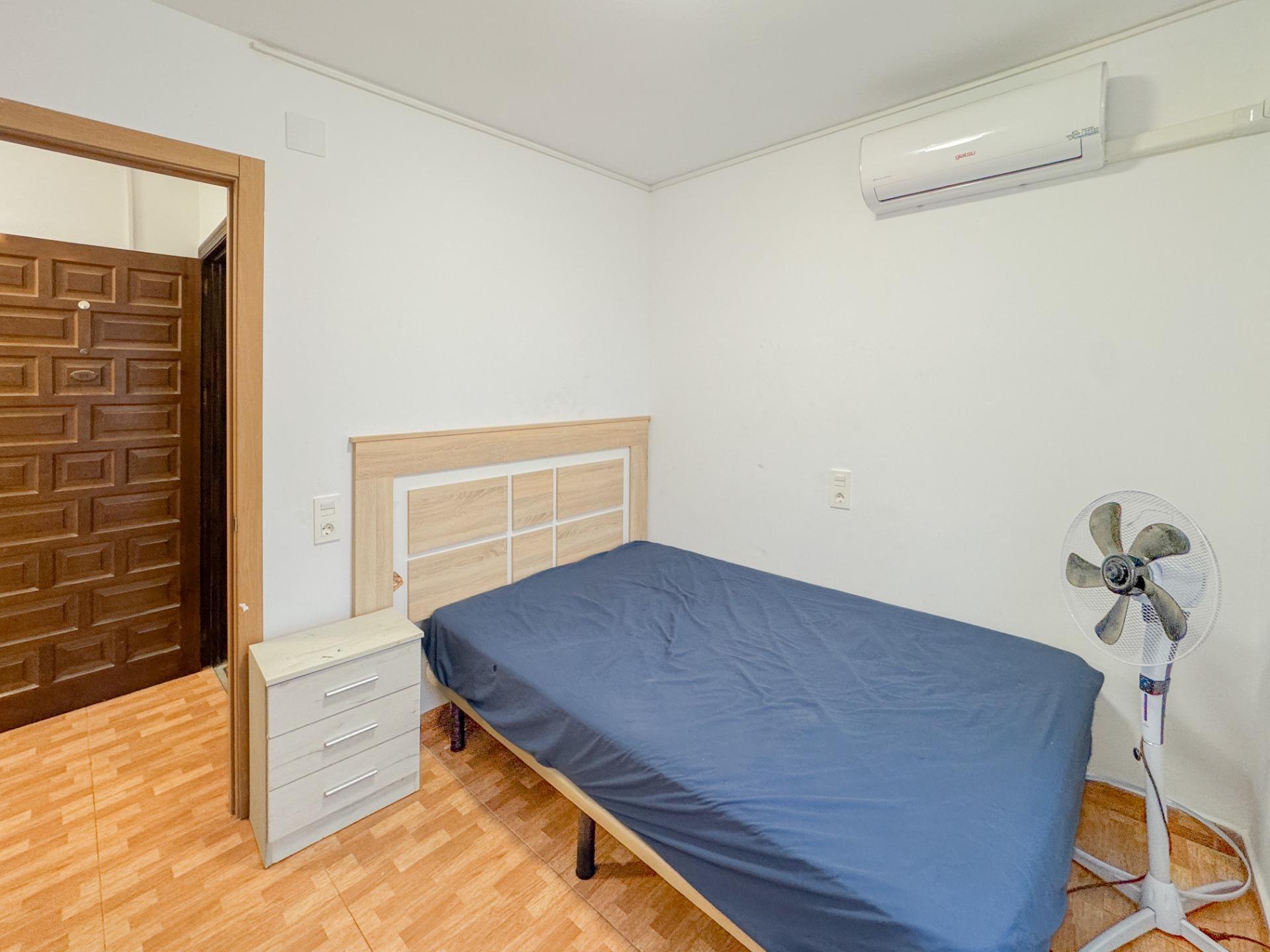 Bedroom in apartment for sale in Torrevieja