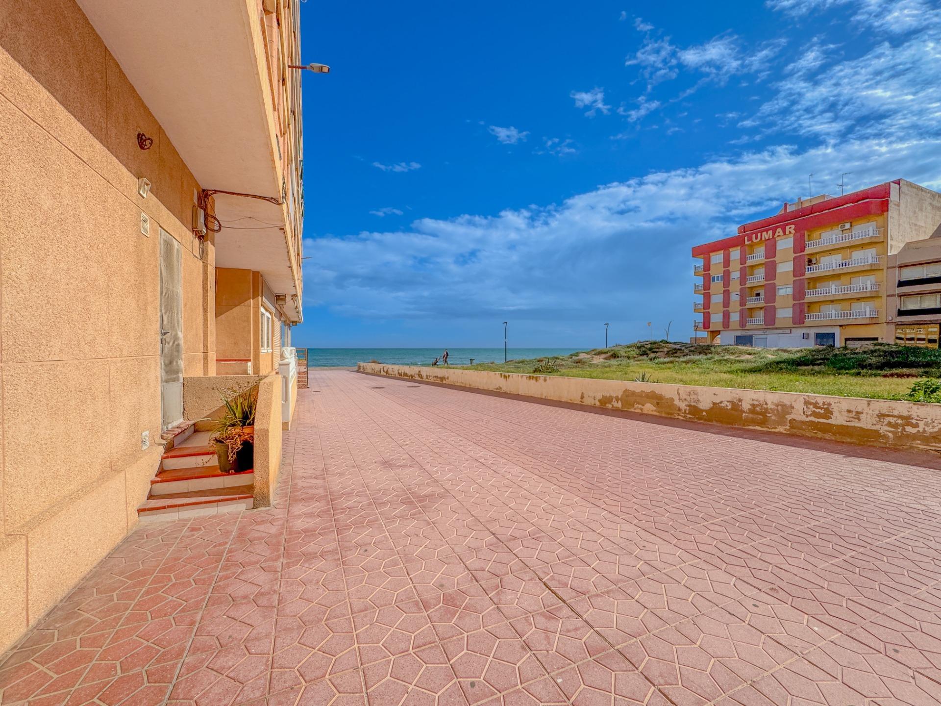 Master bedroom in apartment for sale in Torrevieja