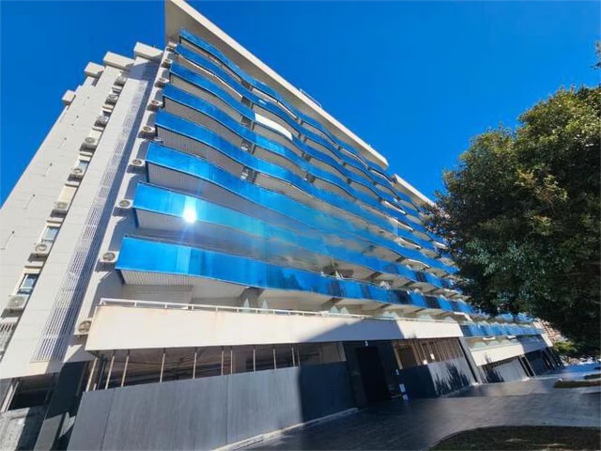 We present an apartment on the fourth floor on the coast of Costa Blanca in the city of Villajoyosa